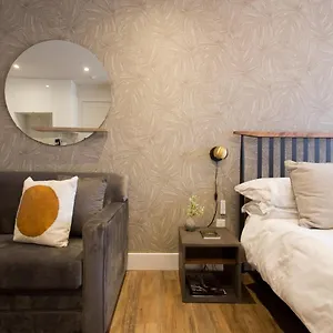  Apartment Romantic In The Heart Of Little Italy By Den Canada
