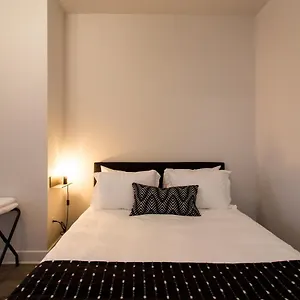  Apartment Light Filled 2 Bdr Unit In Mile End By Den Canada
