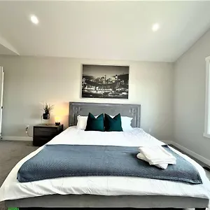  Holiday home Luxury Retreat For Large Groups Canada