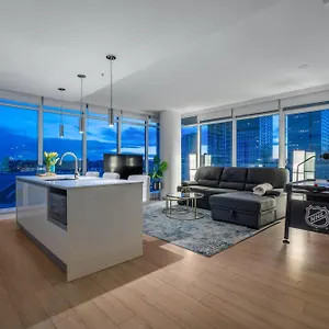  Apartment Luxury On The 9th Floor Near Stampede, Complimentary Wine, 2 Car Ug Parking Canada